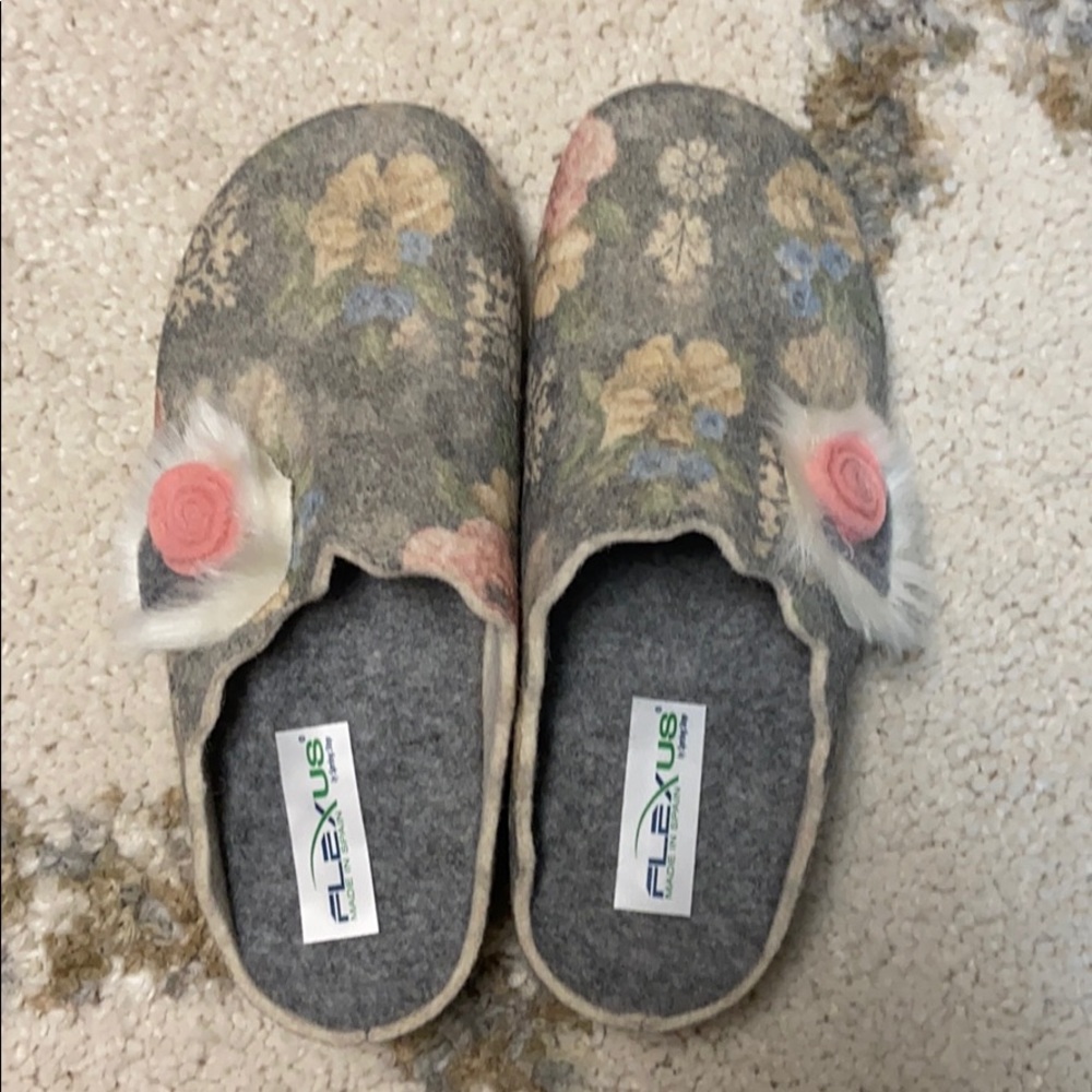 slippers
